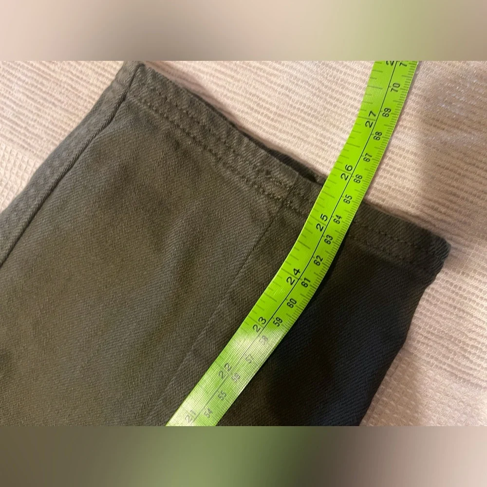 Banana Republic Dark Olive Green Ankle Pants with Cargo style, Size 10 - Picture 10 of 11